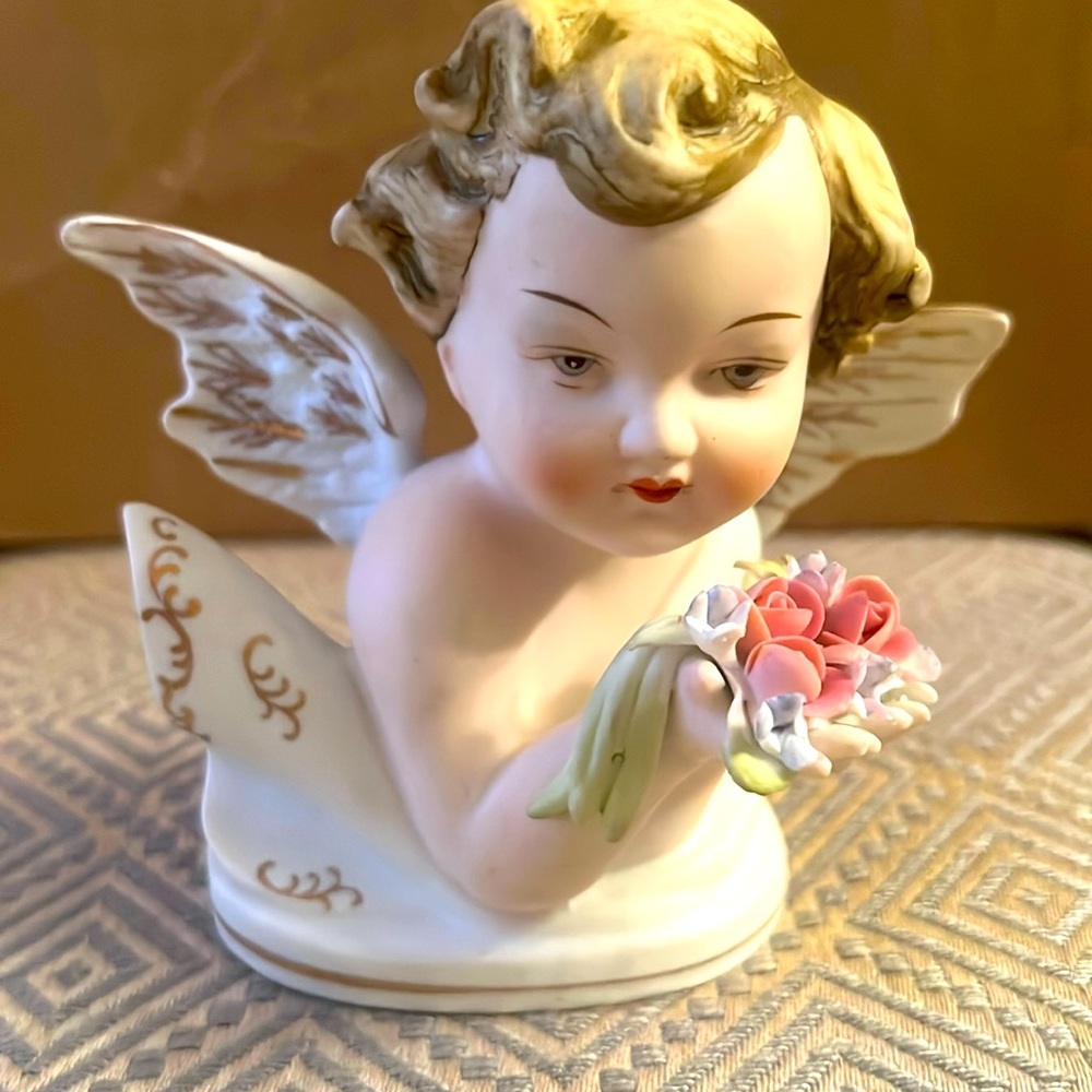 LEFTON CHINA ANGEL HOLDING FLOWERS FIGURINE